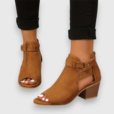 Viki–Sandals with thick heels