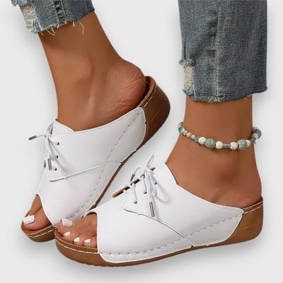 Viki – Vintage style sandals