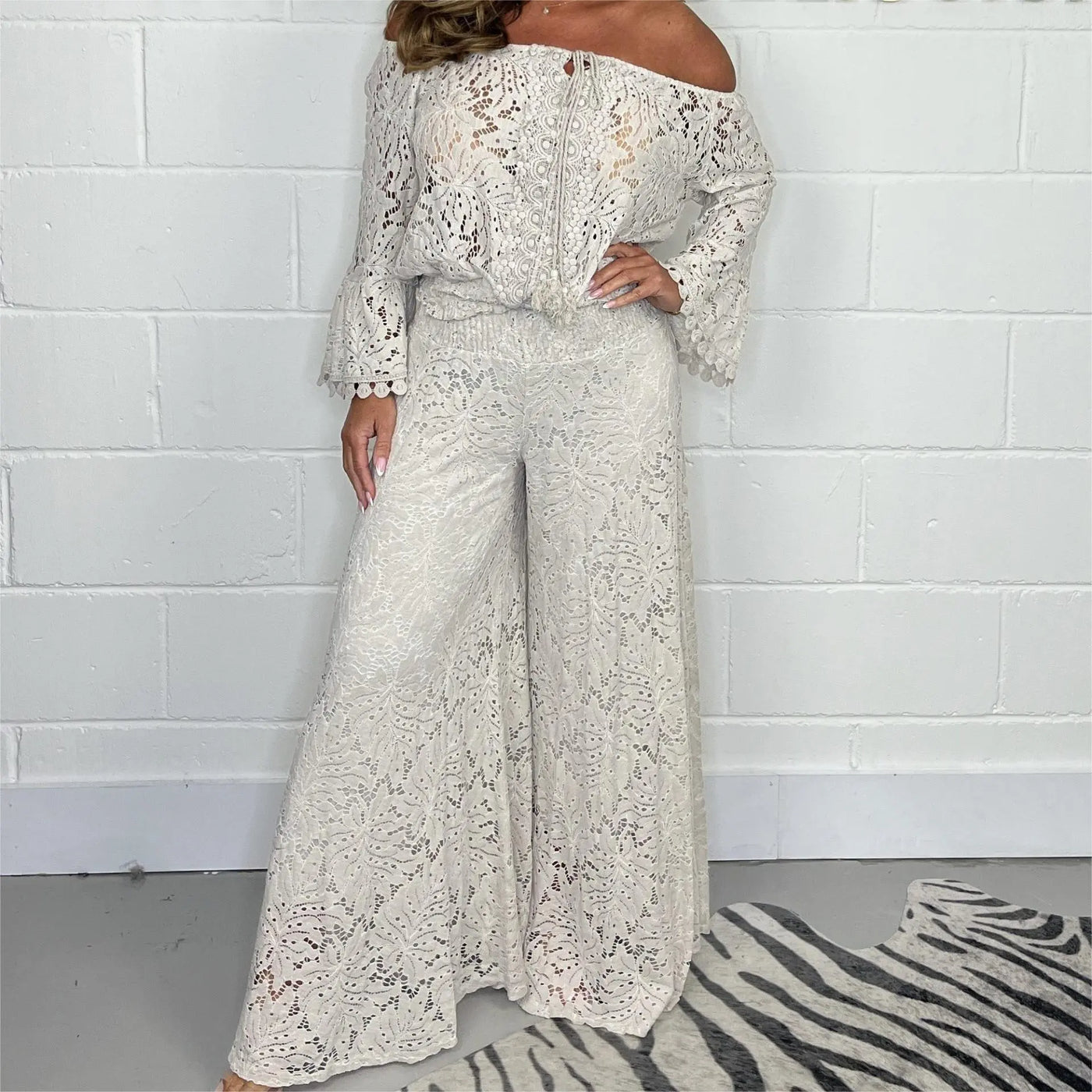 FRANCESCA | Elegant Two-Piece Suit with Refined Style and Seductive Femininity