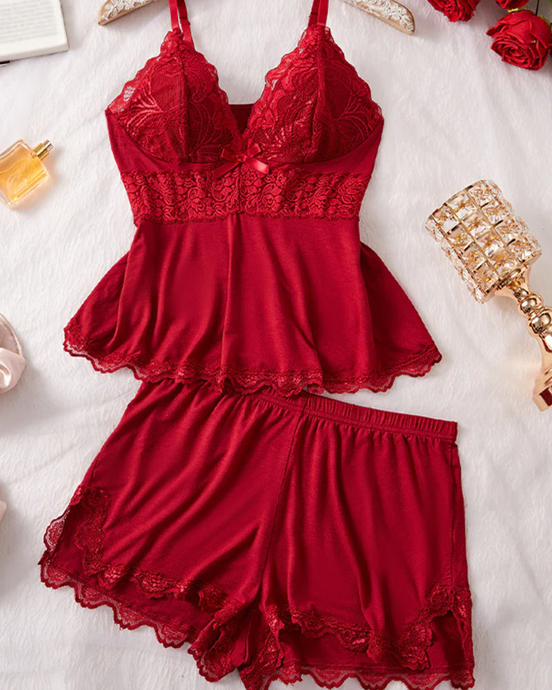 Ensemble de nuit caraco et short en dentelle à col en V