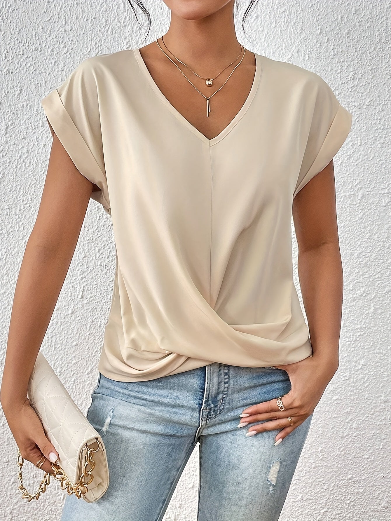 Viki – Twist Front V-Neck Top