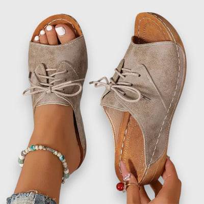 Viki – Vintage style sandals