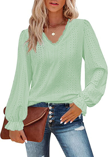 Viki – Scalloped Eyelet Blouse