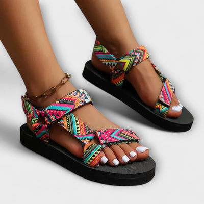 Summery flat women's sandals made of hemp rope