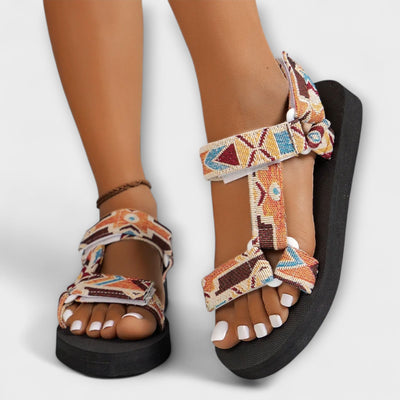 Summery flat women's sandals made of hemp rope