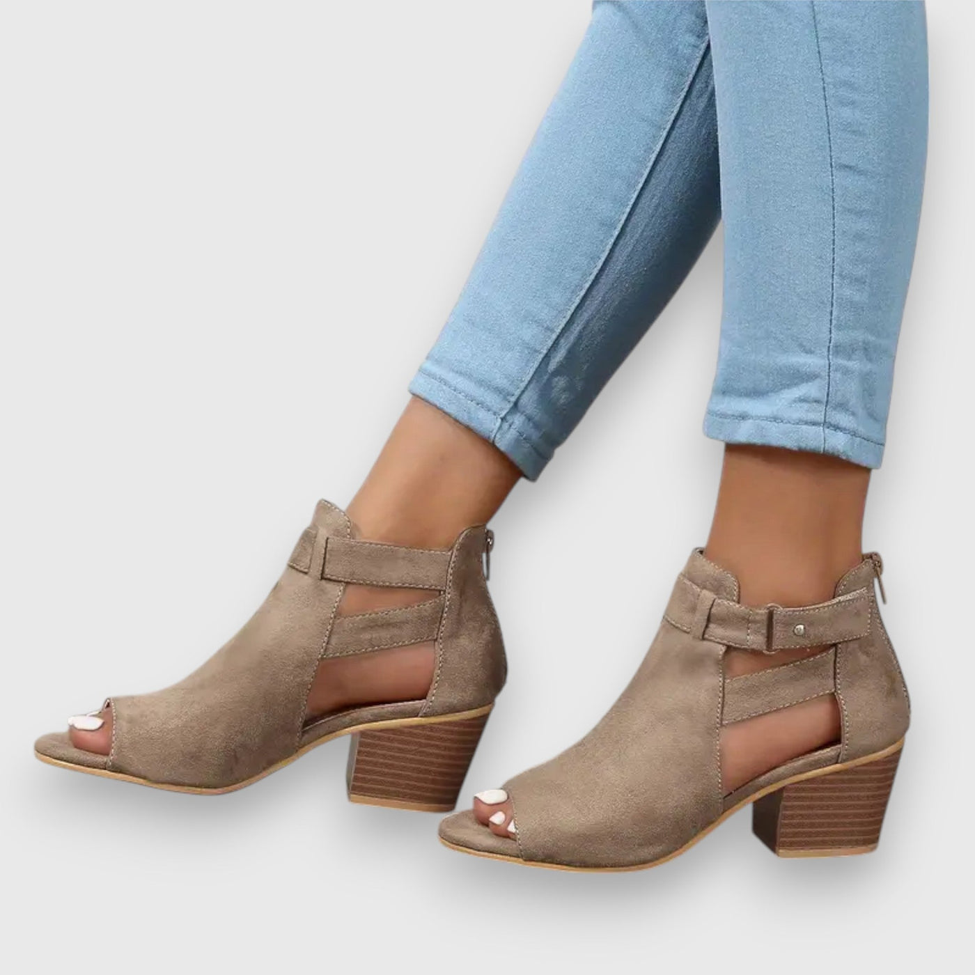 Viki–Sandals with thick heels