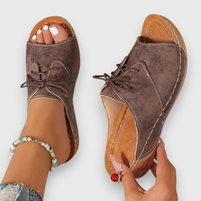 Viki – Vintage style sandals