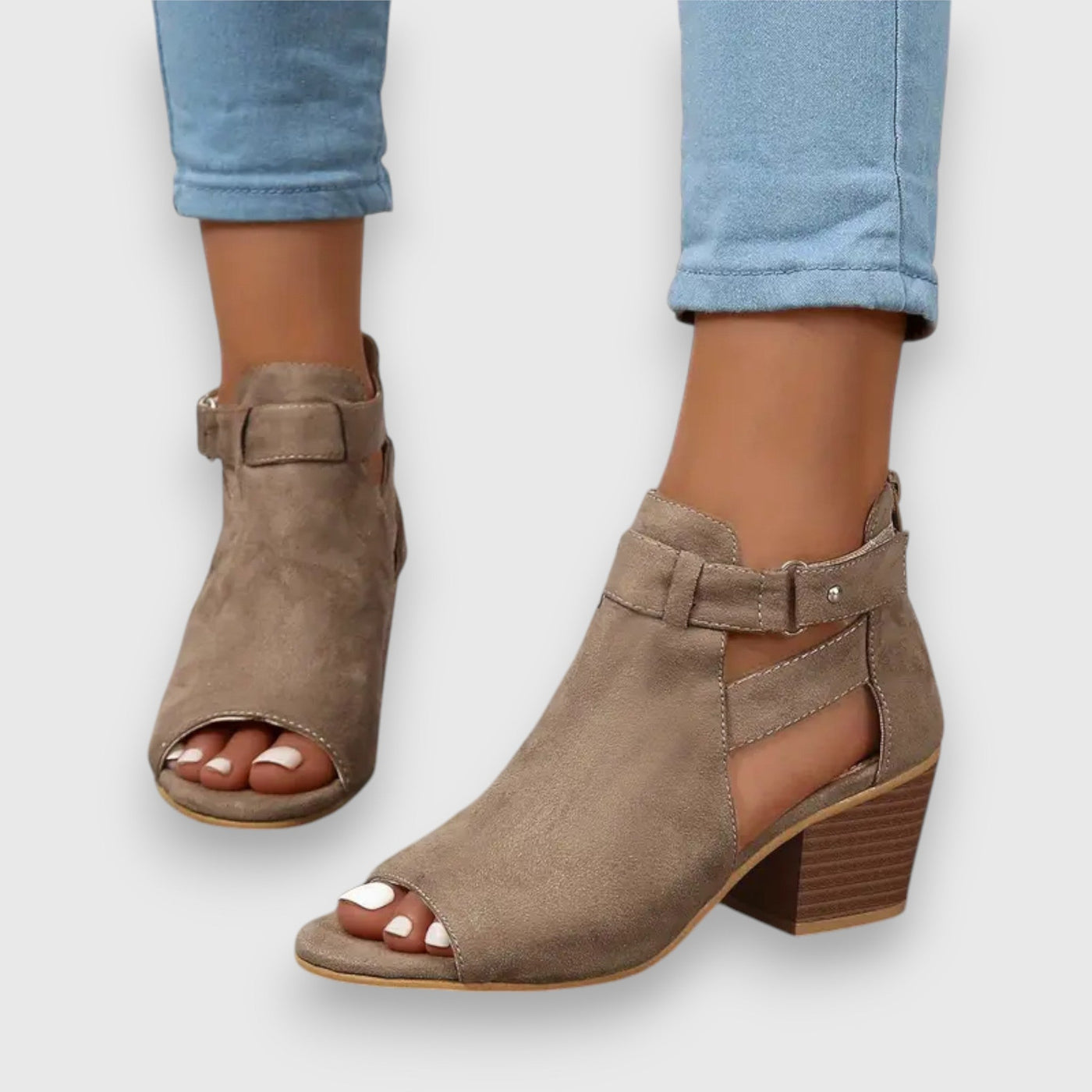 Viki–Sandals with thick heels