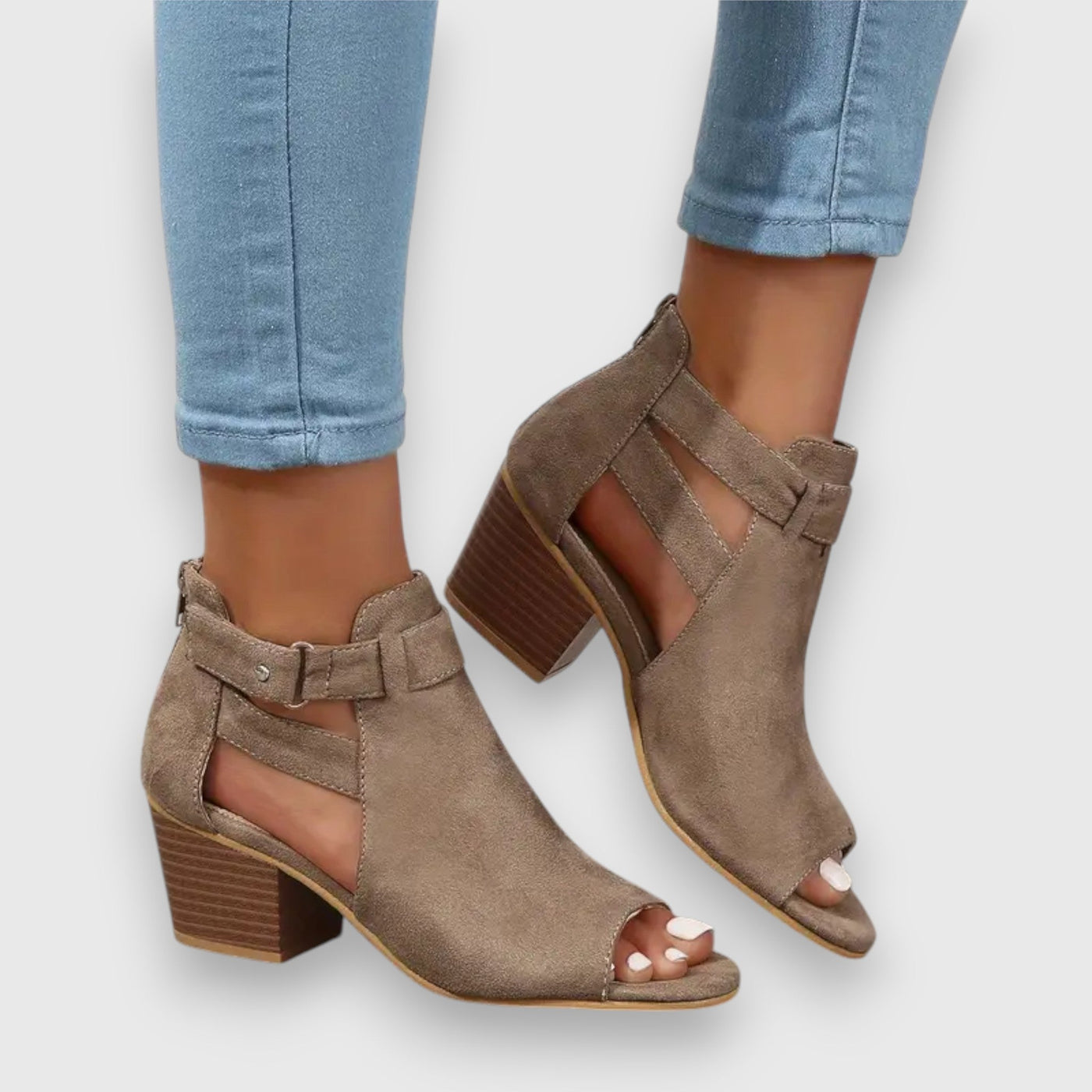 Viki–Sandals with thick heels