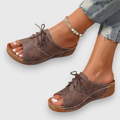 Viki – Vintage style sandals