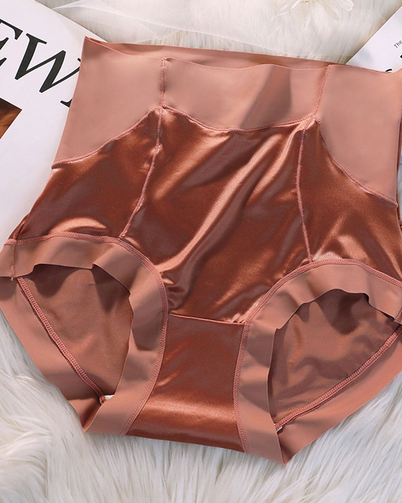 Satijnen naadloze blote onderkleding 
