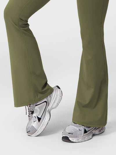 Yeoreo Roselia Ruffle Pocket Flare Leggings