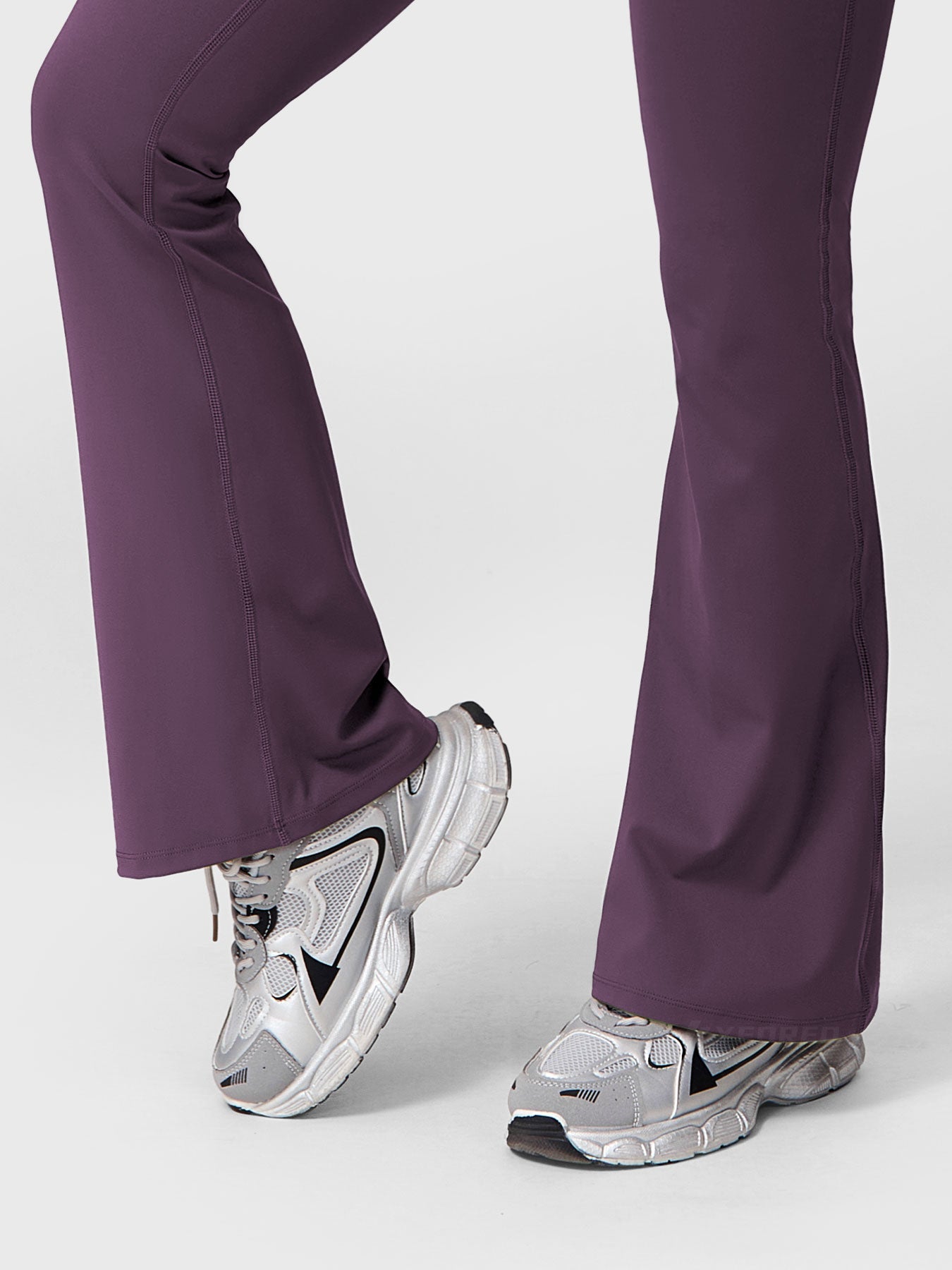 Yeoreo Roselia Ruffle Pocket Flare Leggings