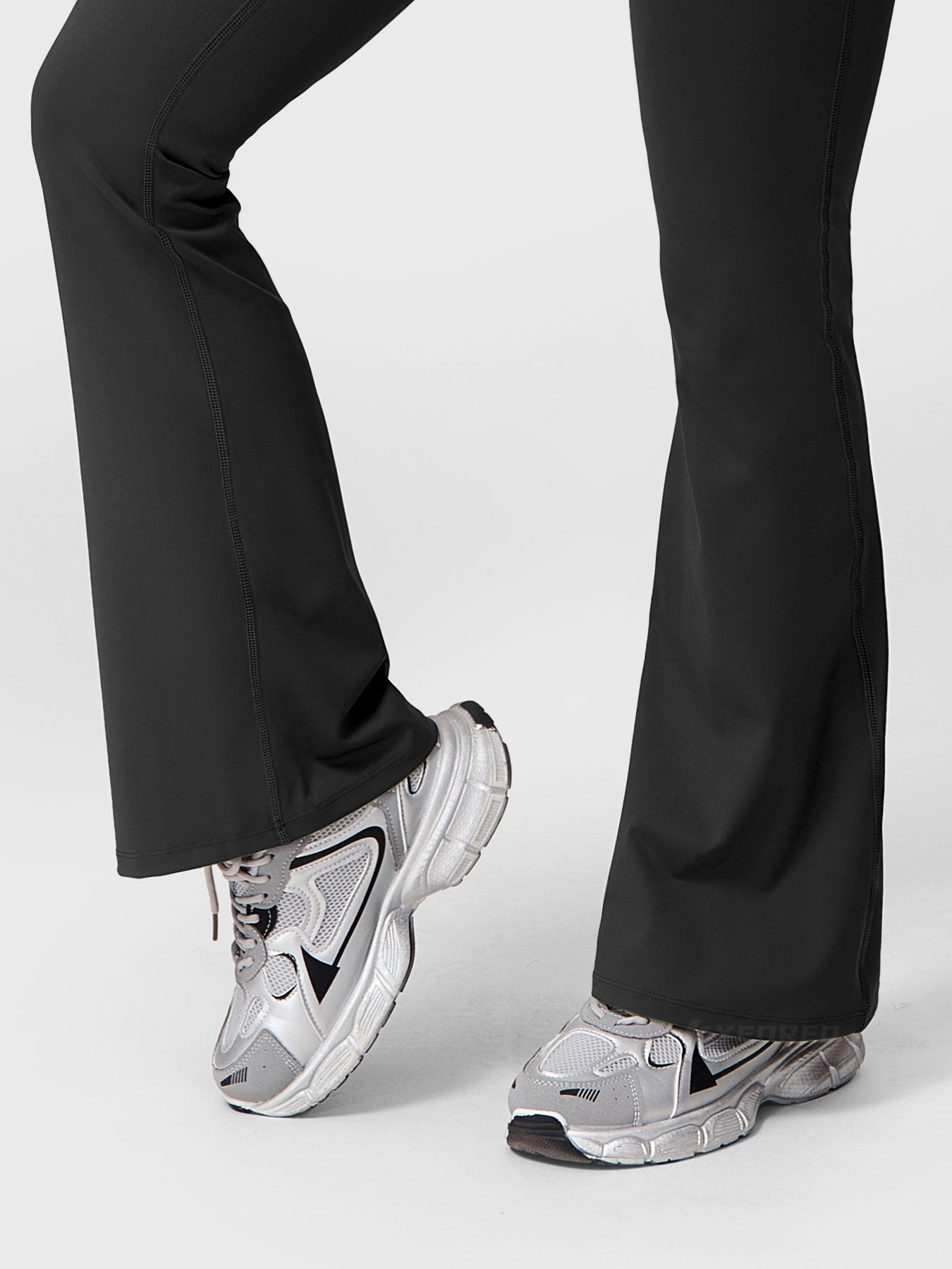 Yeoreo Roselia Ruffle Pocket Flare Leggings