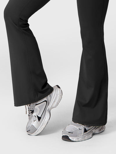 Yeoreo Roselia Ruffle Pocket Flare Leggings