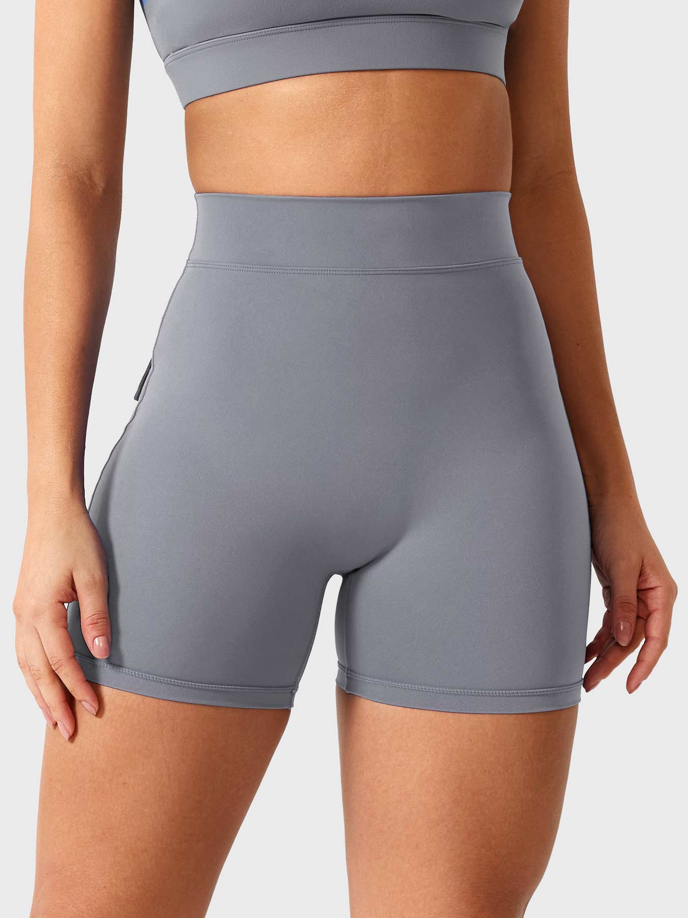 Yeoreo V-Back Charm Shorts